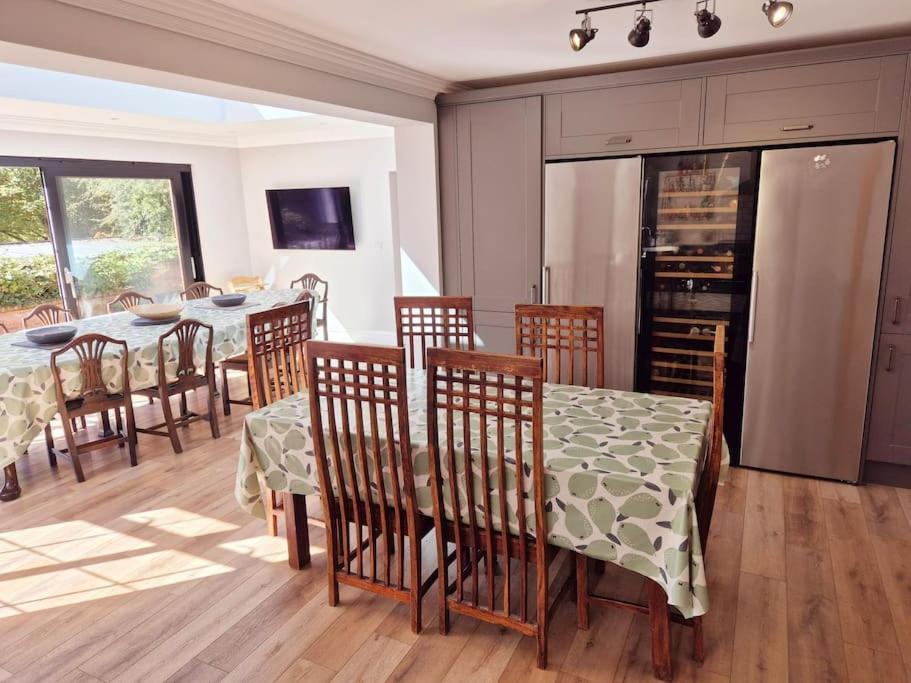 Large 4 Bedroom House On The River Wensum Sleeps 13 Norwich Exterior photo